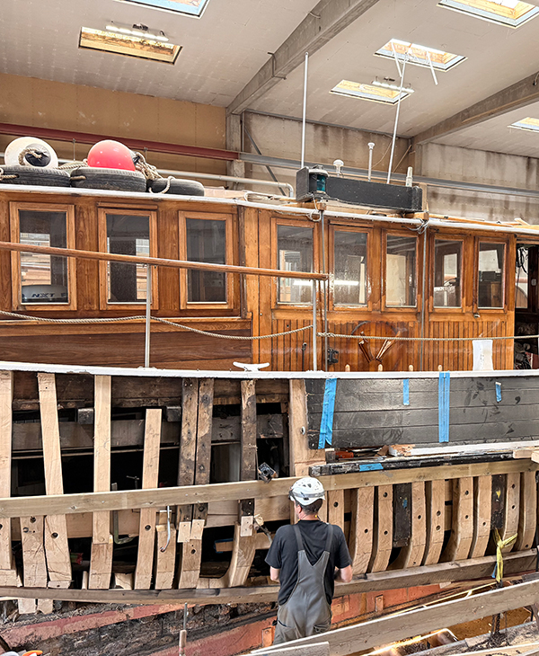 Kommndøren, Wooden Ship Hall, hvide sande shipyard 